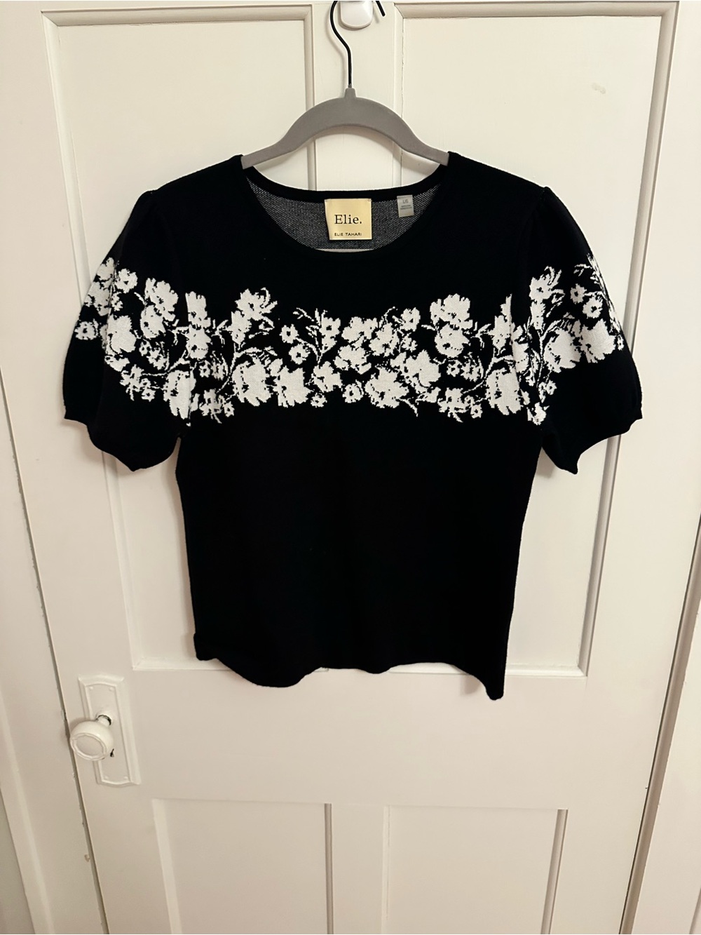 Elie Tahari Short Sleeve Sweater Floral Classic Black and White Office Basic
